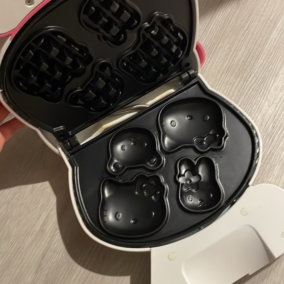 Hello kitty waffle maker with box - Picture 3 of 3